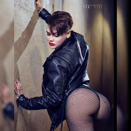 Taarna ポルノスター セクシー 写真