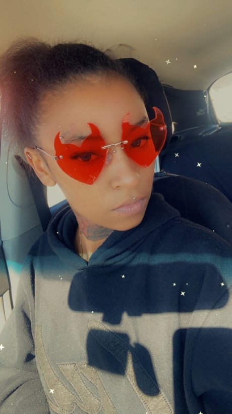 Angie Love ポルノモデル 画像