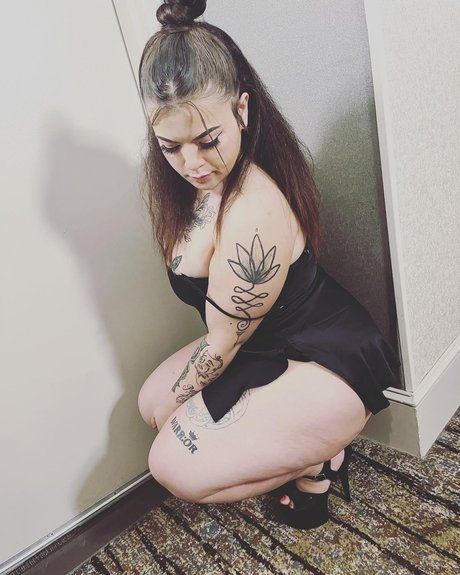 Paris kay ヌードモデル 画像