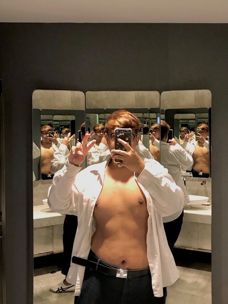 Bear Top BKK ポルノスター アート 写真