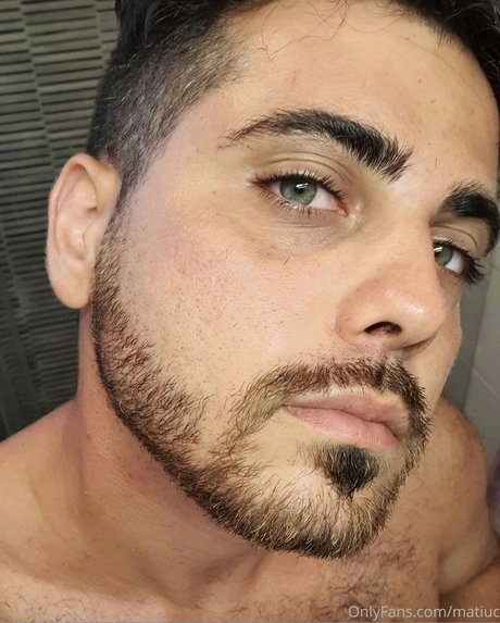 カーリーエボニーオンリーファンズ セクシー 写真