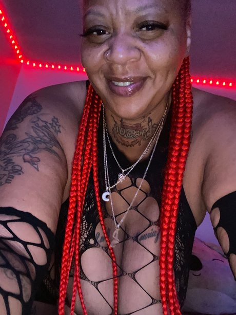 Meme Simon スター ヌード 画像