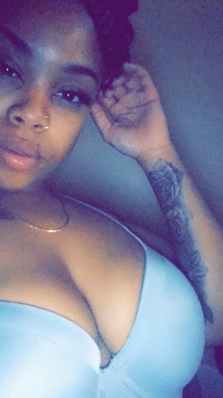 LovelyCurves69 モデル 写真