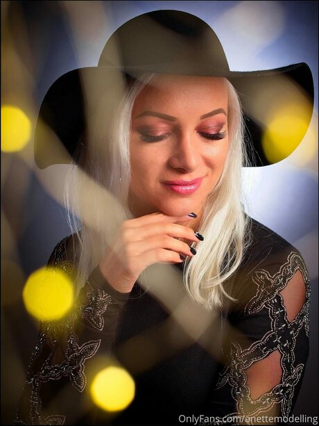 Aneta Hradecka 無料のスター 写真