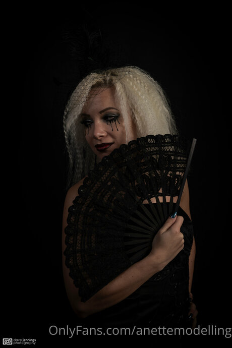 Aneta Hradecka ヌードモデル 写真