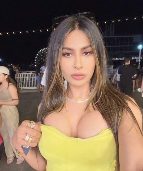 カーリーエボニーオンリーファンズ 美しい ギャラリー