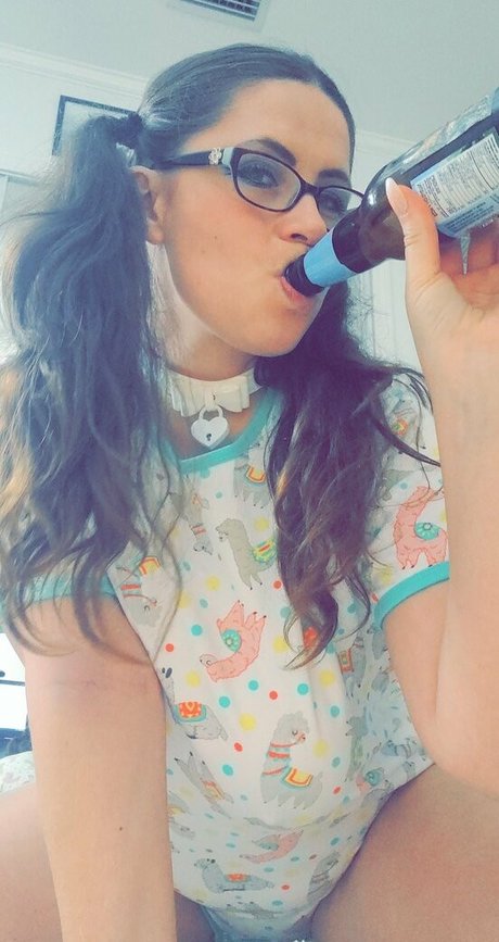 巨乳ストリップオンリーファンズ 無料裸 画像