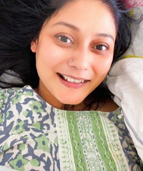 Real Goddessanna エロティックなモデル 写真