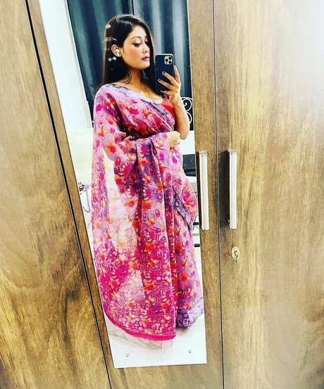 Real Goddessanna エロティックなモデル 写真