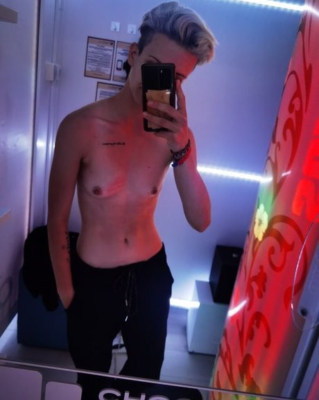 赤毛 xxx オンリーファンズ 限定 画像