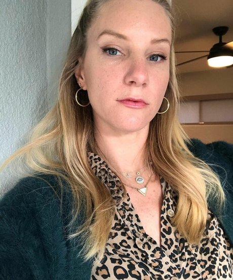 黒髪の熟女オンリーファンズ 無料 写真