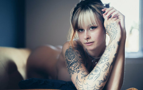 年配の熟女オンリーファンズ ポルノ 画像