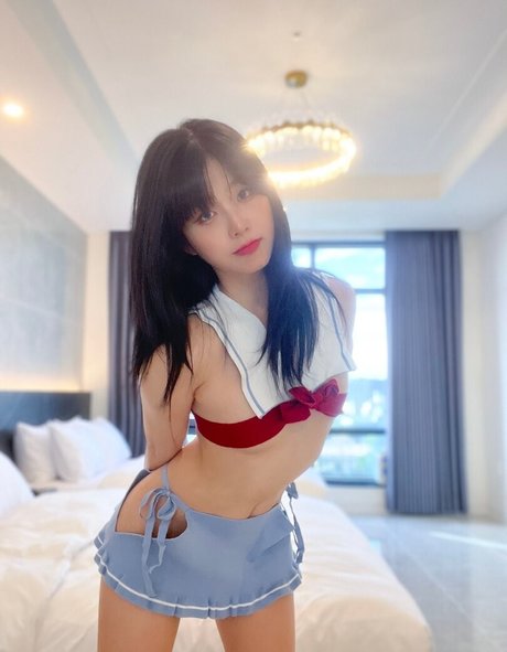 巨乳ブロンドオンリーファンズ アート裸 画像