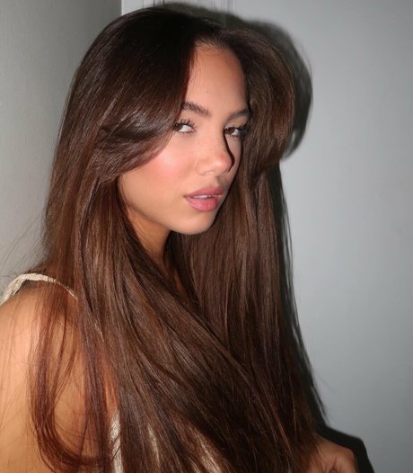 Saoirse Alicia Behzadi ポルノスター ヌード 写真