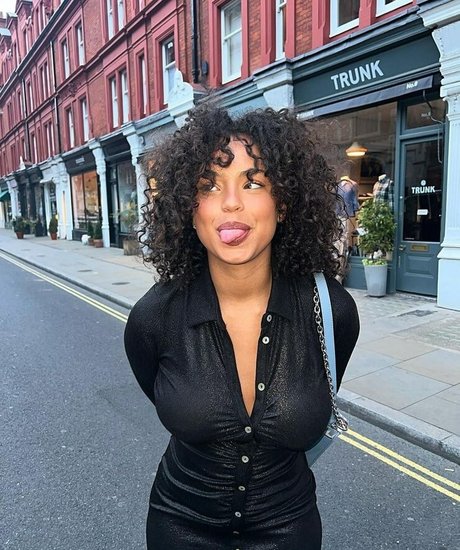 Paola Locatelli ヌードモデル 写真