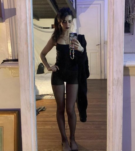 meli777 ヌードスター 写真