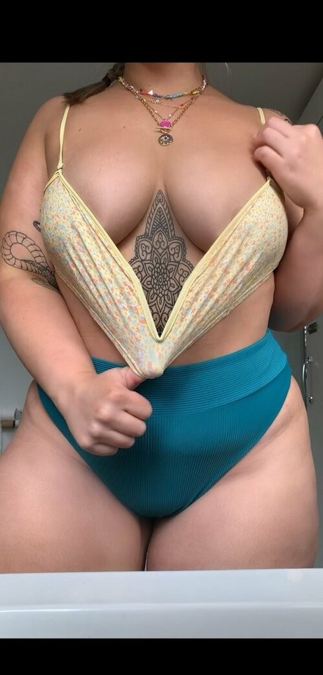 大きなプッシー唇オンリーファンズ セクシーヌード ギャラリー