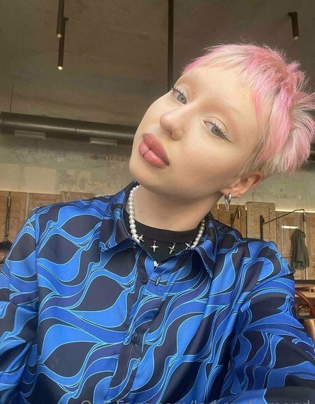 巨乳ストリップオンリーファンズ アート裸 写真