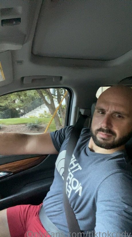 tiktokcody ポルノスター 可愛い 写真