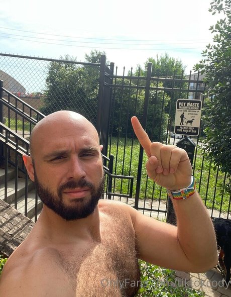 黒檀BDSMオンリーファンズ セクシー裸 写真