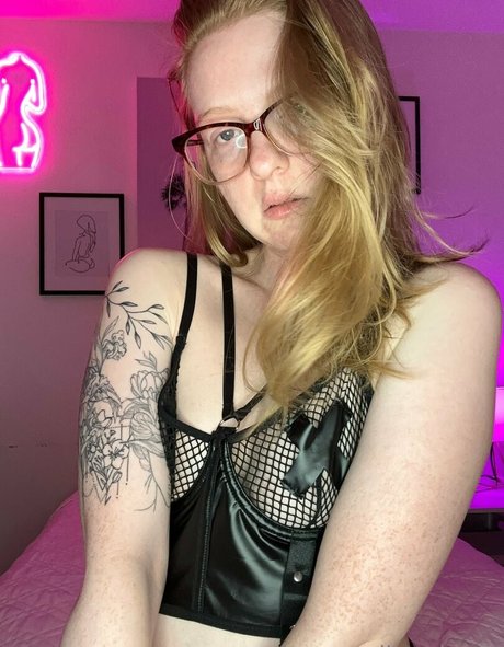 タトゥーオンリーファン 裸 画像