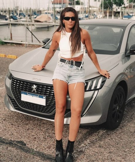 Agustina Albertario エロティックなスター 写真