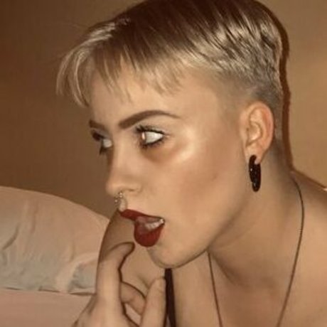 Mila Orriols 無料のスター 写真