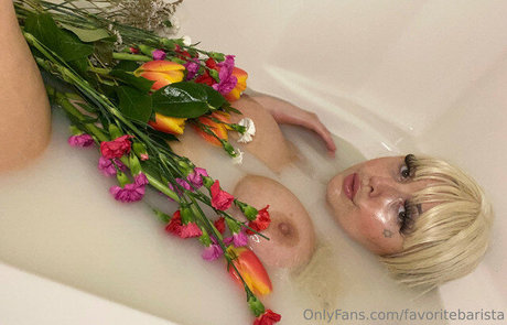 パンツを食い込ませるオンリーファンズ アートヌード 写真