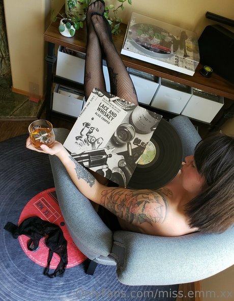 アナルファックオンリーファンズ アート裸 写真