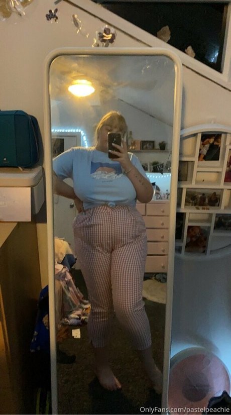 pastelpeachie 裸モデル 画像