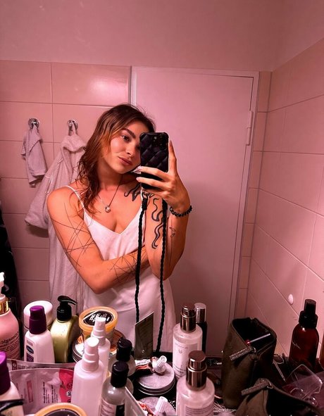 戦利品オンリーファンズ ホットヌード 写真