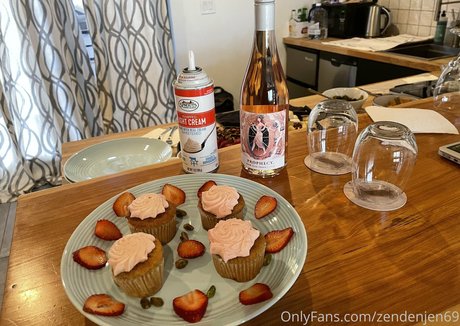 パイズリ オンリーファンズ セクシーヌード 写真