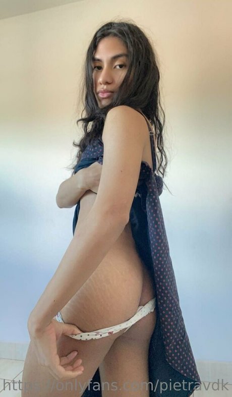 赤毛の痩せたオンリーファンズ HD ギャラリー