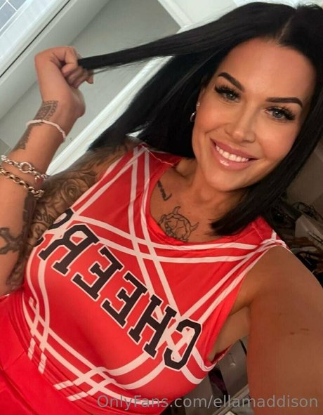 乳首 オンリーファンズ 無料ヌード 写真