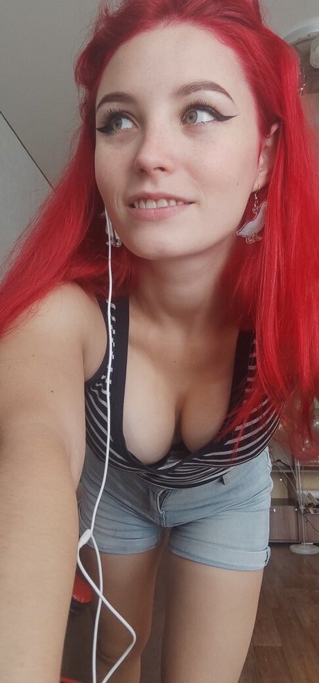 曲線美のランジェリーオンリーファンズ ホット裸 写真