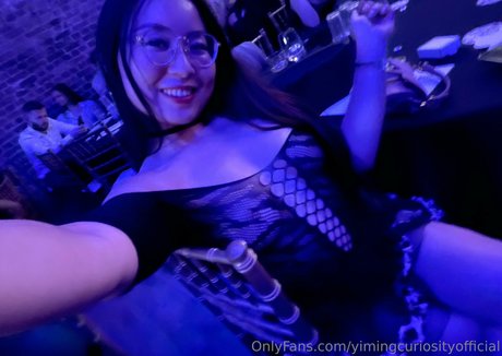 大きなプッシー唇オンリーファンズ アダルト 写真