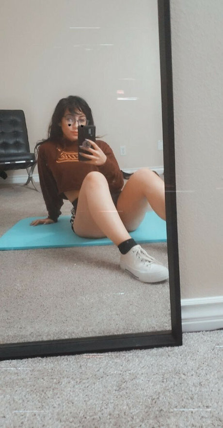 ミラーセルフィーオンリーファンズ 無料 画像