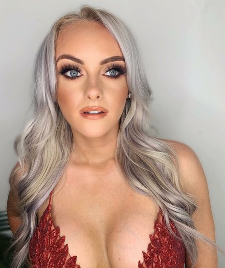Katie McGlynn エロティック女優 写真