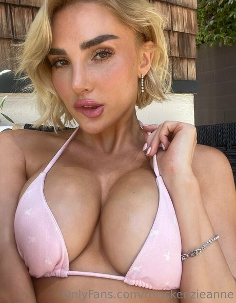 黒髪の熟女オンリーファンズ ヌード 写真