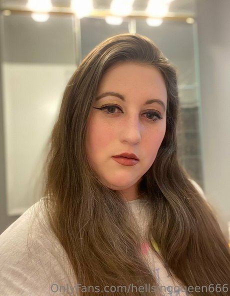 hellsingqueen666 ポルノスター 裸 写真