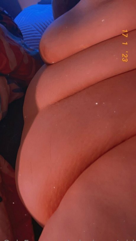 ぽっちゃりティーンオンリーファンズ ヌード 画像