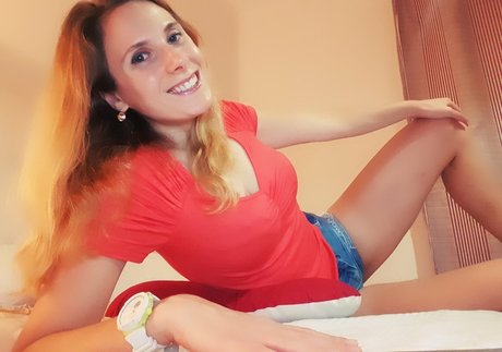 曲線美のランジェリーオンリーファンズ 可愛い 写真