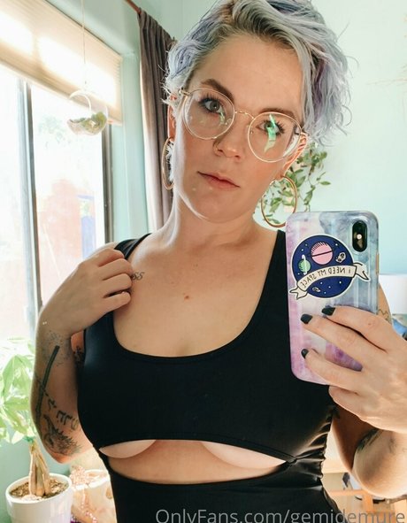 濃厚なヌードオンリーファンズ 美しいポルノ ギャラリー