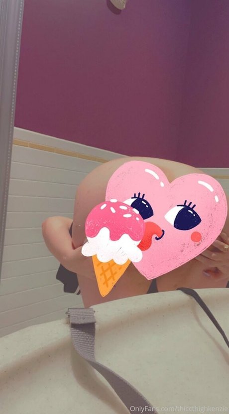 大きなお尻の黒人オンリーファンズ ヌード 画像