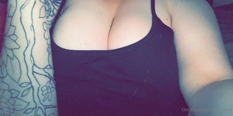 nikkiijayy 完璧なポルノスター 写真