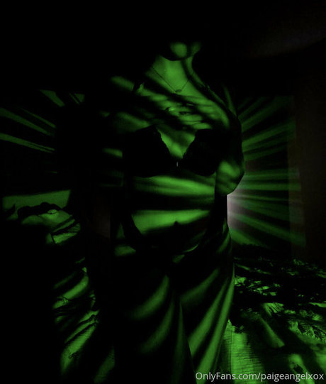 mavisjadexox 裸のモデル 画像