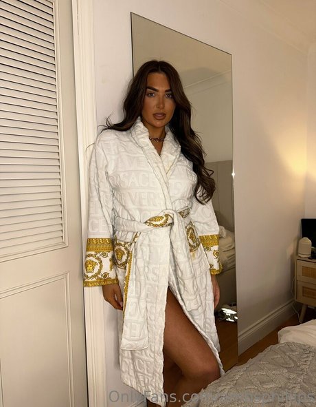 ラテン系熟女オンリーファンズ ヌード 画像