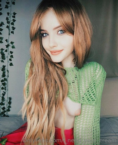 赤毛のセックスオンリーファンズ 美しいヌード 写真