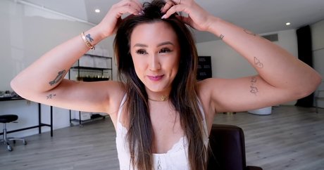 LaurDIY セクシー女優 画像