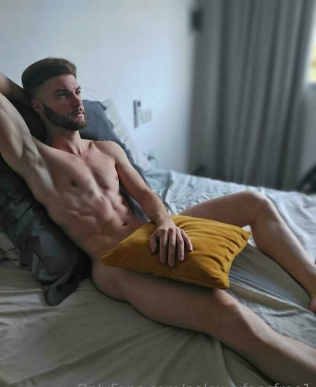 フィットネス 裸 オンリーファンズ エロチック 画像